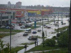После ливня в Йошкар-Оле появились водопады