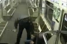 Милиционер ограбил спящего пассажира в московском метро