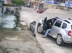 Преступник не смог угнать машину из-за «механики»