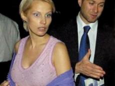 Ирину Абрамович подкладывают в постель к македонскому пловцу