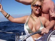 У участницы реалити-шоу взорвалась силиконовая грудь прямо во время съемок шоу