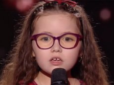 10-летняя победительница французского «Голоса» заставила всех плакать