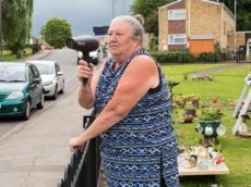 Пенсионерка с феном стала звездой интернета