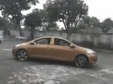 Изобретатель создал двухкапотный автомобиль с двумя рулями