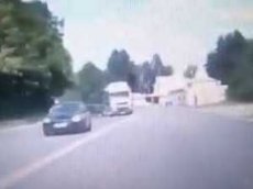 Видео с регистратора машины, в которой погибла семья с ребенком