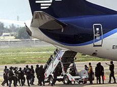 Террорист в Мексике угнал самолет после "откровения"