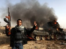 Ливийские повстанцы захватили родной город Каддафи