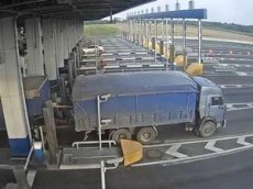 Водитель не оплатил дорогу и тут же поплатился