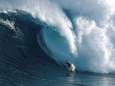 Гавайский серфер поставил новый мировой рекорд