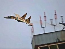 Маневры Су-35 над домами Владивостока