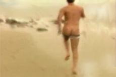 Новые "Спасатели Малибу": Иван Ургант пробежался по пляжу без трусов