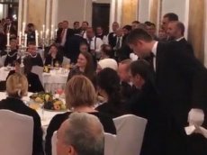 Глава МИД Сербии спел песню Эрдогану