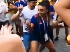 Откровенный танец болельщицы возмутил интернет-пользователей