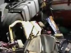 Бензовоз столкнулся с рейсовым автобусом: видео очевидца