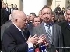 Лужков рассказал, как от него уплыли десятисантиметровые белые тараканы