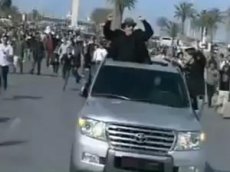 Каддафи на автомобиле задавил своего сторонника