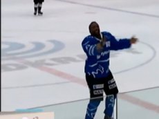 Хоккеист из Свазиленда устроил шоу, празднуя победу