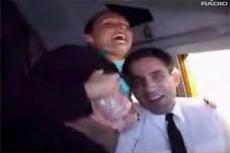 Стюардесса устроила пилотам стриптиз в кабине