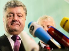 Президенту Украины Порошенко не дали спеть гимн