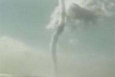 Торнадо в Миннесоте сняли на мобильный телефон
