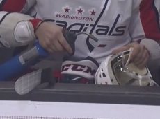 Овечкин починил шлем паяльной лампой прямо во время матча