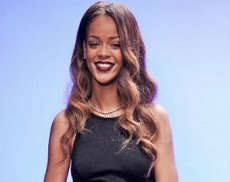 Рианна показала видео из-за кулис дебютного модного показа