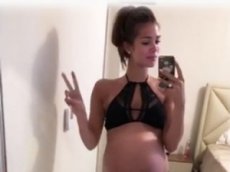 Беременная Анастасия Шубская выложила откровенное видео в бикини