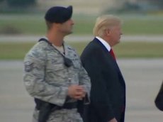 Выйдя из самолета, Дональд Трамп заблудился и потерял свой лимузин