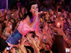"California Gurls" Кэти Перри побила рекорд в США по количеству радиоэфиров