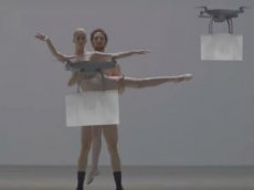 Японцы заставили дронов танцевать с обнаженными людьми