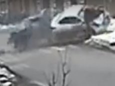 Иномарку после ДТП отбросило на пешеходов