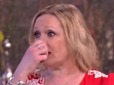 Женщина «отстегнула» нос в прямом эфире