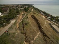 Масштабный оползень под Одессой сняли с высоты птичьего полета