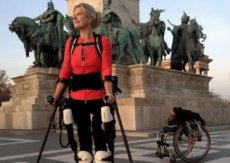 Парализованная женщина снова ходит благодаря роботизированному экзоскелету