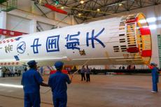 Китайцы проводили своих космонавтов в открытый космос