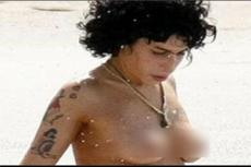 Эмми Уайнхауз сняли голой на видео