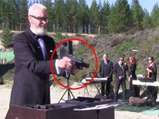 Президент Федерации практической стрельбы исполнил «Мурку» на пистолетах