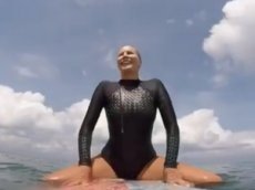 Елена Летучая показала высший класс на серфе