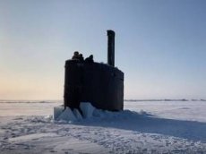 Подлодка США всплыла сквозь лед в Арктике