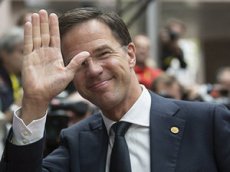 Премьер-министр Нидерландов помыл пол в парламенте
