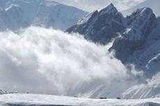 Десятки людей оказались в снежном плену