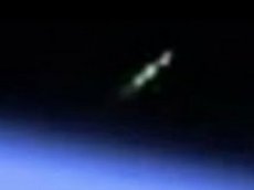 НЛО попало в объектив одной из камер МКС