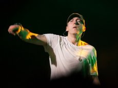 Эминем стал "артистом года"