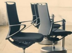 Nissan научил офисные кресла «парковаться» по хлопку