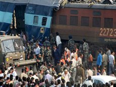 Столкновение поездов в Индии