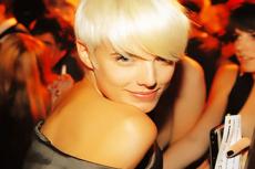 Английская супермодель Агнесс Деин стала певицей