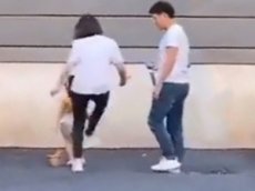 Мать пнула 3-летнюю модницу, уставшую позировать фотографам