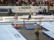 Выступление 86-летней гимнастки на брусьях