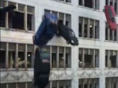 Очевидцы сняли падающие из окон машины на съемках «Форсажа 8»