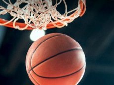 Болельщик ЦСКА выиграл миллион рублей, забросив с центра площадки